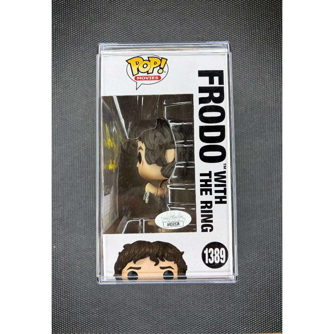 Funko Pop!-Frodo with the ring-#1389-signed by Elija Wood